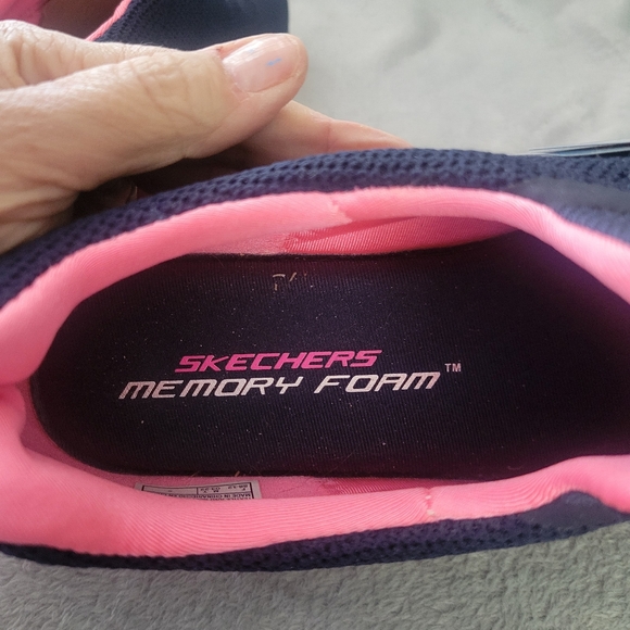 Sketchers Ultra-Squishy Memory Foam Washable Sneaker Pink Navy SZ 11 Women - Picture 9 of 11
